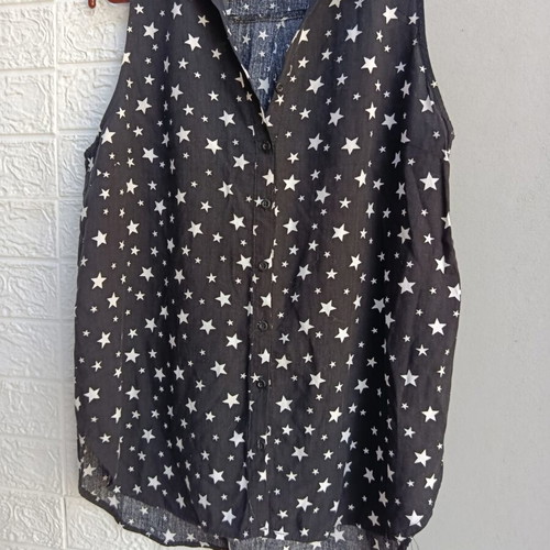 Sleeveless shirt like new, black and white with stars