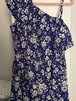 One-piece shortsuit like new, floral, white and blue, size XL