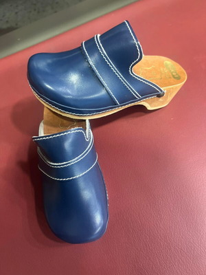 Δερμάτινα παιδικά clogs καινούργια, ορθοπαιδικά, μέγεθος 29, μπλε