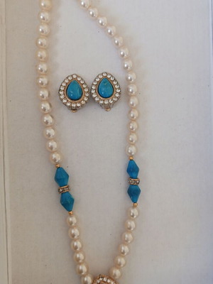 Jewelry set like new with pearl, blue stones, gold detail, and rhinestones