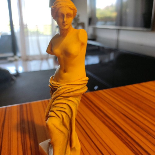 Alabaster statuette of Aphrodite of Milos like new, handmade