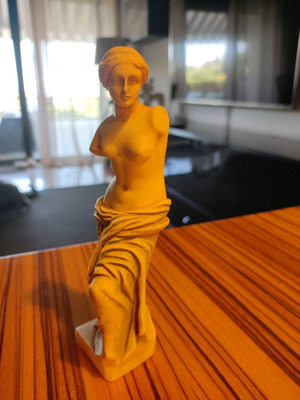 Alabaster statuette of Aphrodite of Milos like new, handmade