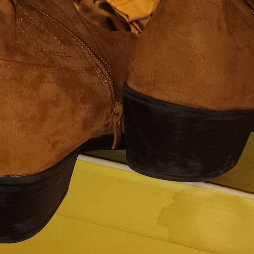 Tan cowboy boots size 41
