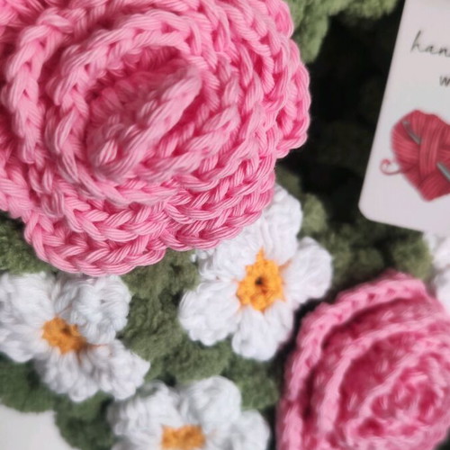 Wreath with handmade knitted flowers new