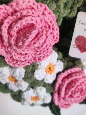 Wreath with handmade knitted flowers new