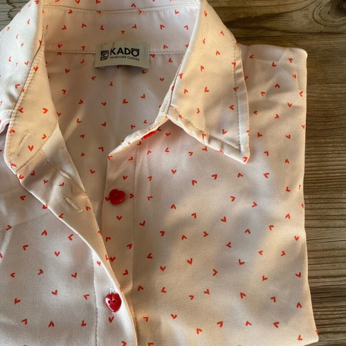 Cropped shirt with hearts one size, like new, beige and red