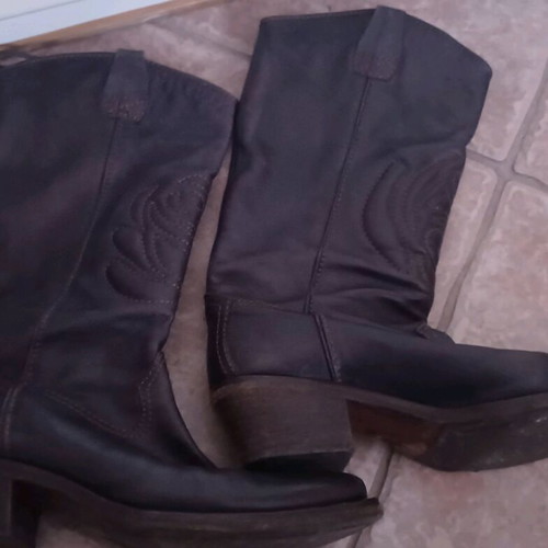 Cowboy leather boots with embossed embroidery, like new, size 38