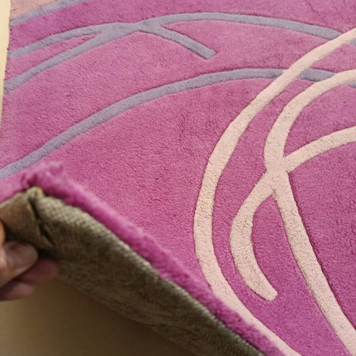 Children's rug used in pink fuchsia and purple with circular patterns