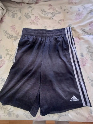 Adidas Dri Fit къси панталони нови, размер Medium, черни, детски