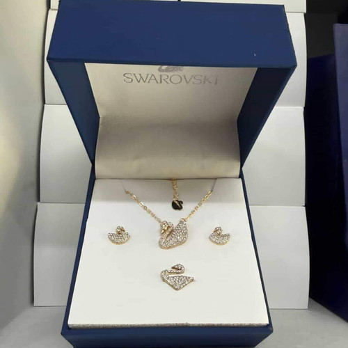 Swarovski Swan Jewelry Set new, with luxury blue box