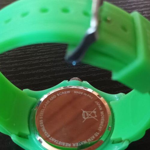 Unisex wristwatch like new, green, battery needed