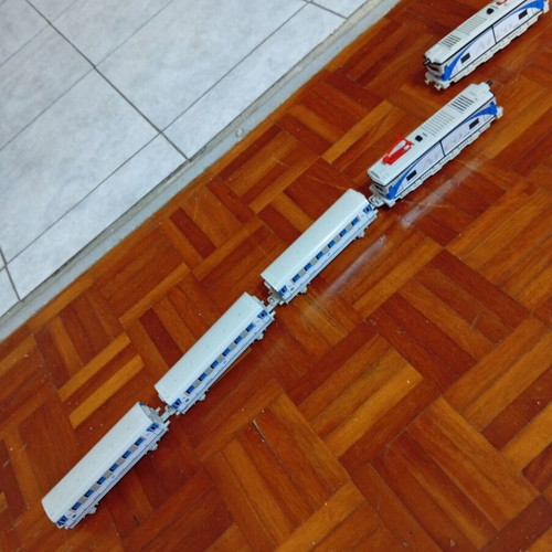 Pequetren Arco Model 525 train set with 2 engines and 3 passenger cars
