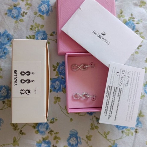 Swarovski earrings new, silver