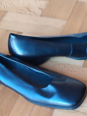 Ecco women's shoes black like new, size 39