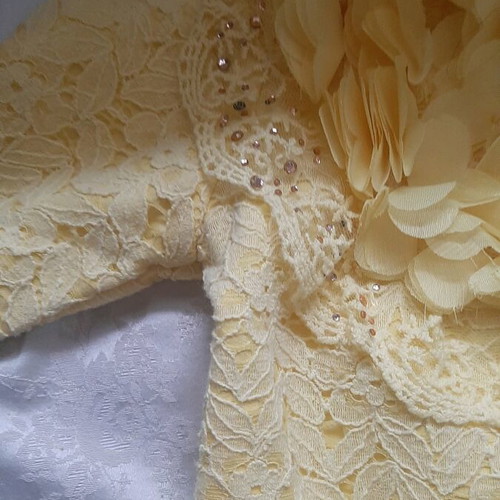 Girls cardigan used yellow with embroidery pearls and flowers age 4 Qiaogiaofano