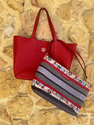 Tommy Hilfiger shoulder bag used, reversible red and floral with pouch