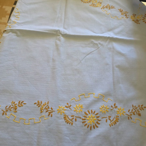 Tablecloth with handmade embroidery like new, blue and gold, 146×126 cm