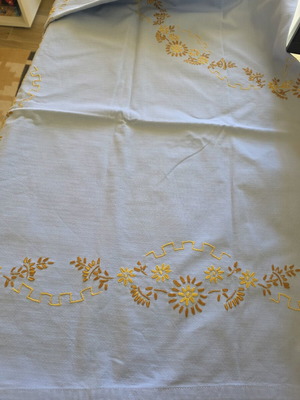 Tablecloth with handmade embroidery like new, blue and gold, 146×126 cm