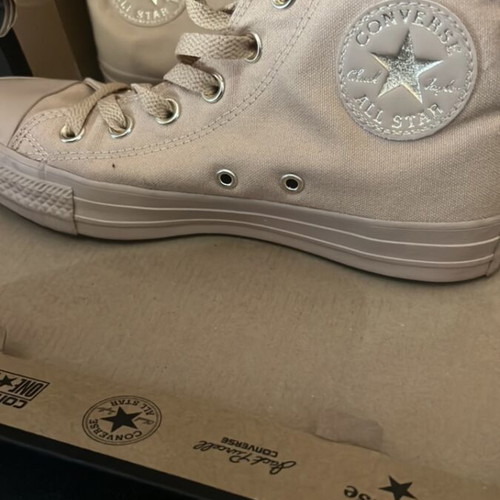 Converse beige boots with gold detail like new