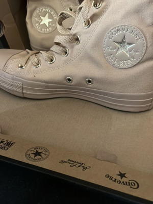 Converse beige boots with gold detail like new