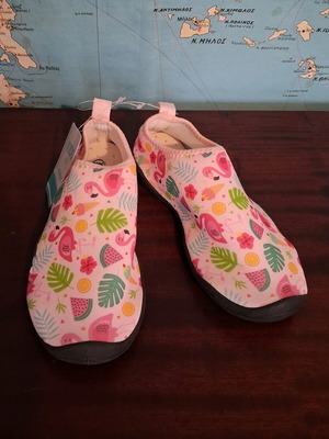 Flamingo Kids Water Shoes new, size 34/35