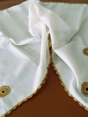 Set of 3 Handmade Table Runners with Golden Crochet Lace like new