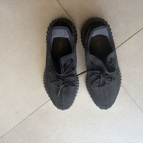 Adidas Yeezy Boost V2 Onyx sneakers like new, size 44, black