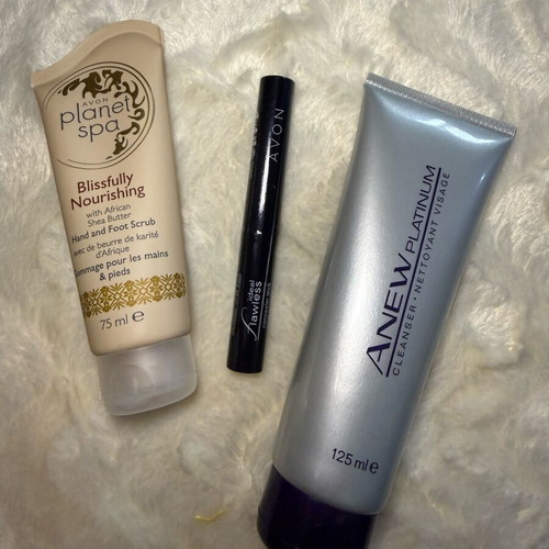 Avon skincare set new with gift concealer