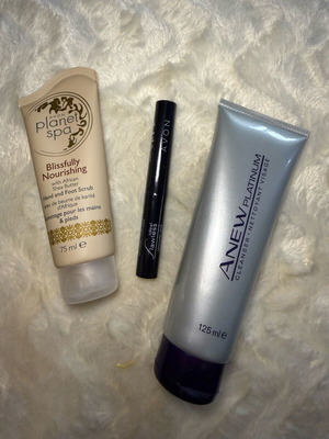 Avon skincare set new with gift concealer