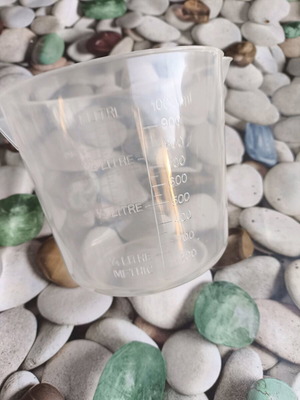 Plastic measuring cup new, in L and ml, ideal for recipes