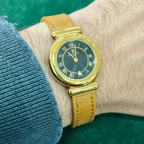 Saint Honore watch like new, black and gold