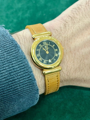 Saint Honore watch like new, black and gold