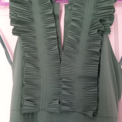 BCBG Maxazria green dress with pockets, backless, size M