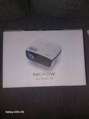 Nicpow LED projector like new