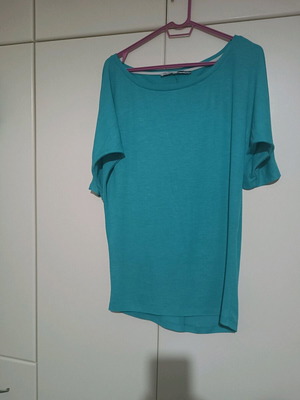 Stradivarius blouse like new, green with 3/4 batwing sleeve