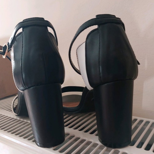 Black and white sandals like new, size 38, 8.5 cm heel