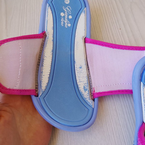 Giardino D'Oro flip flops for girls size 30 like new blue and pink