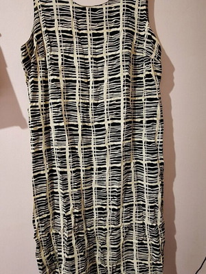 Dress with lines new with belt, size XL