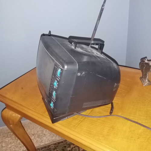 Roadstar portable TV radio like new