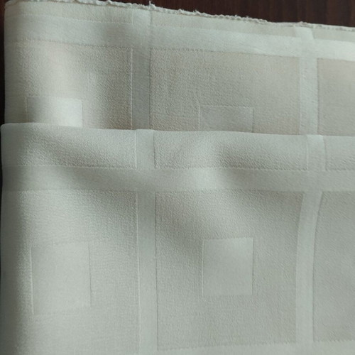 Tablecloth like new with dimensions 1.40x1.35