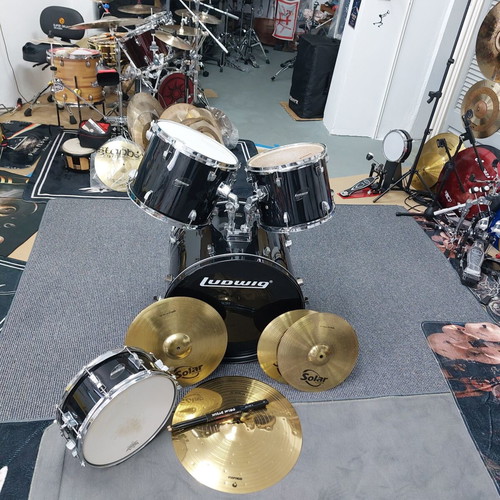 Ludwig Accent CS Combo drum set used with Sabian Solar cymbals and snare
