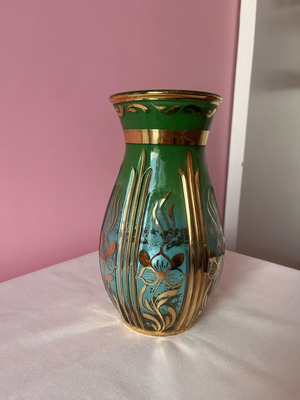 Vintage βάζο 22cm μεταχειρισμένο, σμαραγδί με ανάγλυφο χρυσό