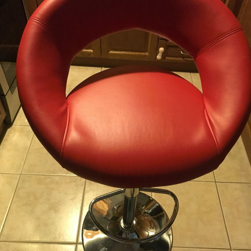 Bar stool used red in excellent condition