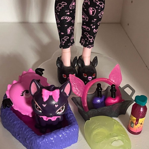 Mattel Creepover Draculaura doll new, complete without stand