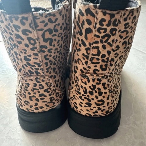 Animal Print Baby Boots like new, size 24, with laces and zipper