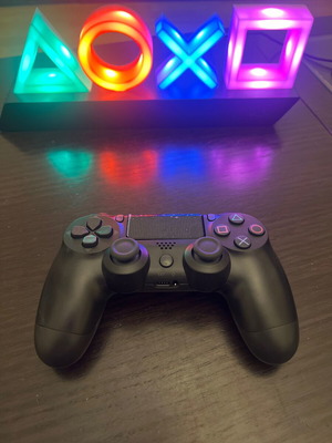Sony DualShock 4 wireless controller for PlayStation 4 like new