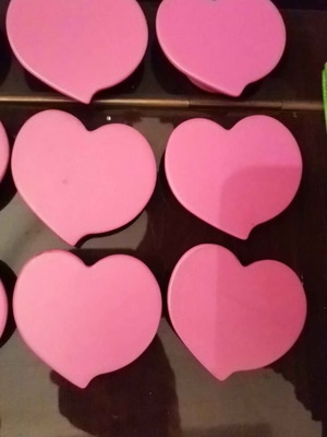 Wooden pink heart knobs like new, pack of 18