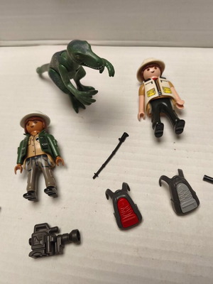 Playmobil Jurassic Park explorers set like new with dinosaur and equipment