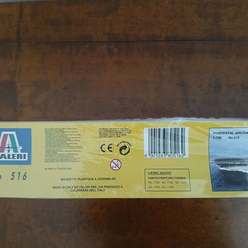 Italeri Aircraft Carrier U.S.S. Independence Model Scale 1/720 New