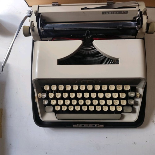 Adhner Junior 20 typewriter new with plastic body